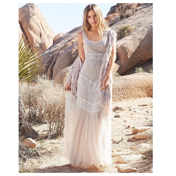 Alice + Olivia Dresses & Skirts - ALICE + OLIVIA Kimberly Sleeveless Embroidered Maxi Dress